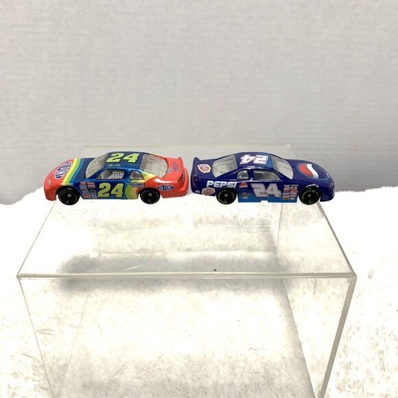 1998 Jeff Gordon #24 Pepsi and DuPont Chevrolet Monte Carlo 1:64 - Picture 3 of 8